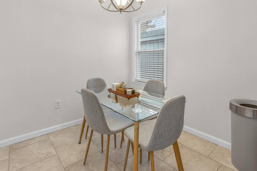 המפטון Family Style 5Br Home Mins From Buckroe Beach מראה חיצוני תמונה